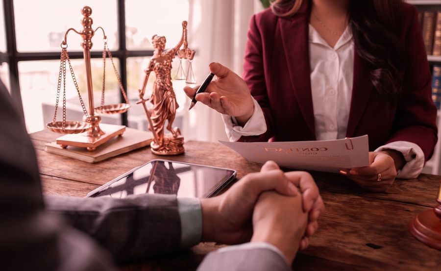Negociação de contrato entre advogado e cliente